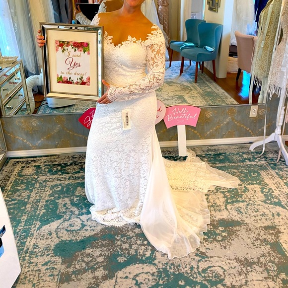 Size 8, Lace, Barcelona Wedding Dress - Picture 2 of 2